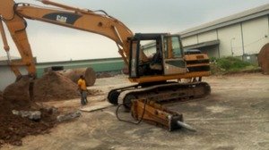 Excavator with jack hammer Cat 320cl